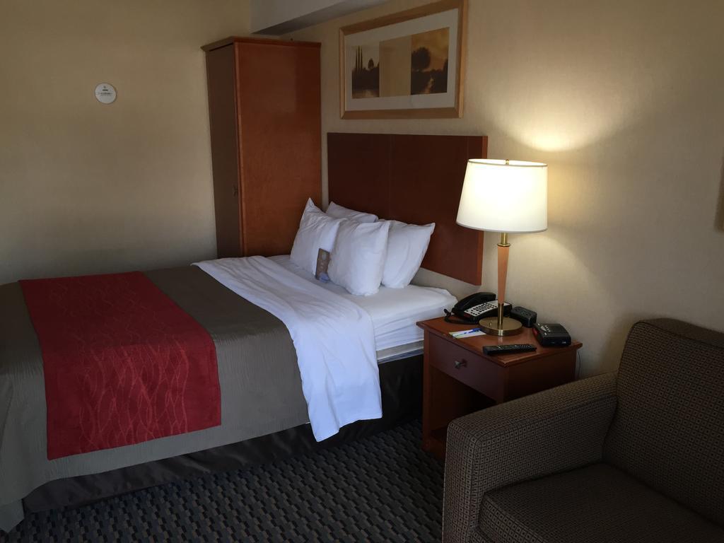 Comfort Inn Airport West Mississauga Extérieur photo