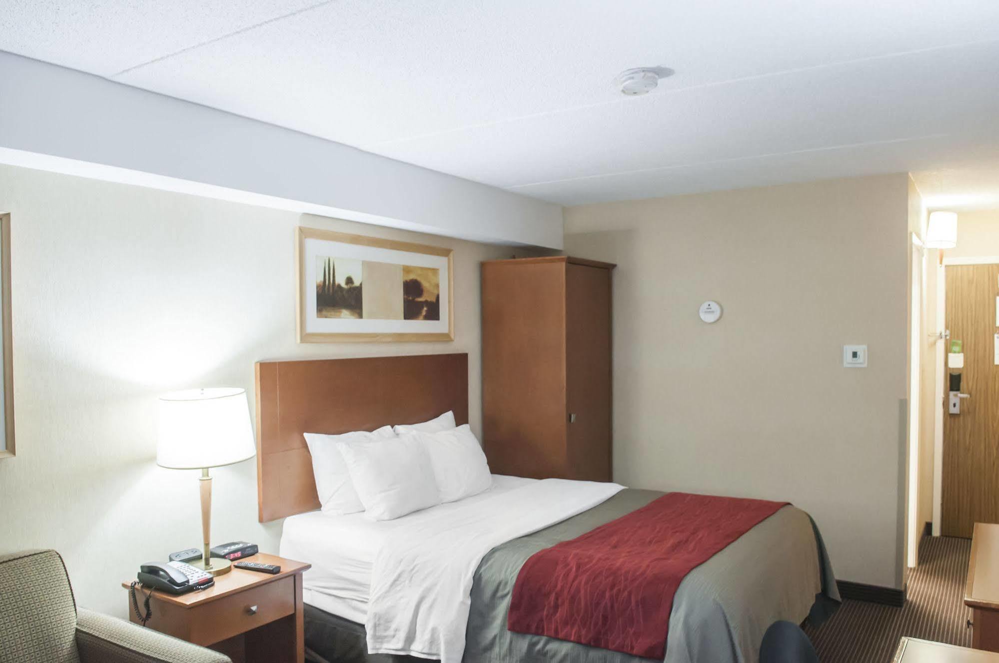 Comfort Inn Airport West Mississauga Extérieur photo